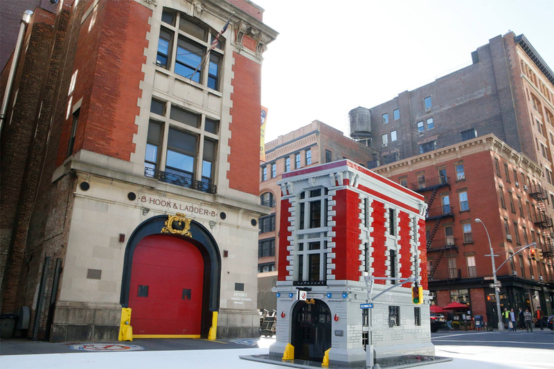 Illustration for article titled Here Are the First Official Shots of the Lego Ghostbusters Firehouse HQ Set
